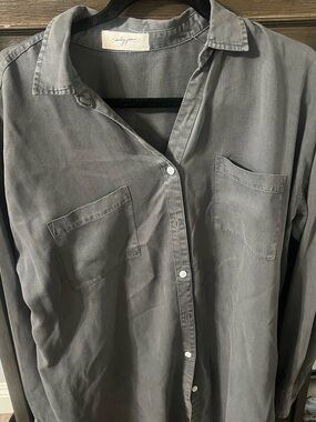 Carly Jean Los Angeles Gray Washed Button-Down Shirt